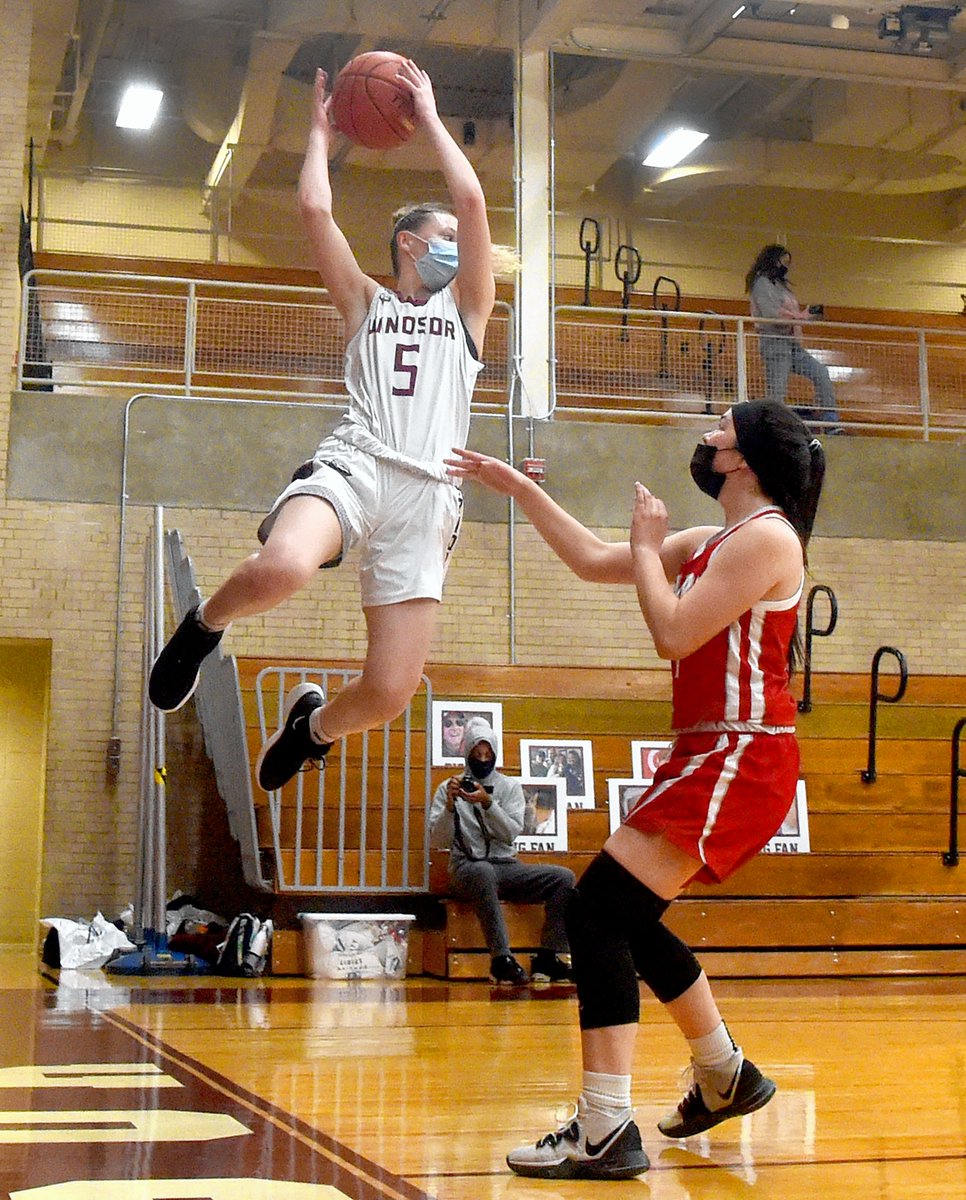 JI_sports's tweet photo. Great picture by Jim Michaud @JIPhotoDept  of Windsor High's Rebecca Fraley from the Warriors' win Thursday over Conard. See more from the game in gallery at https://t.co/BNpTr20hYR @WHSathleticsCT #ctgb https://t.co/aC5o7xhaAH