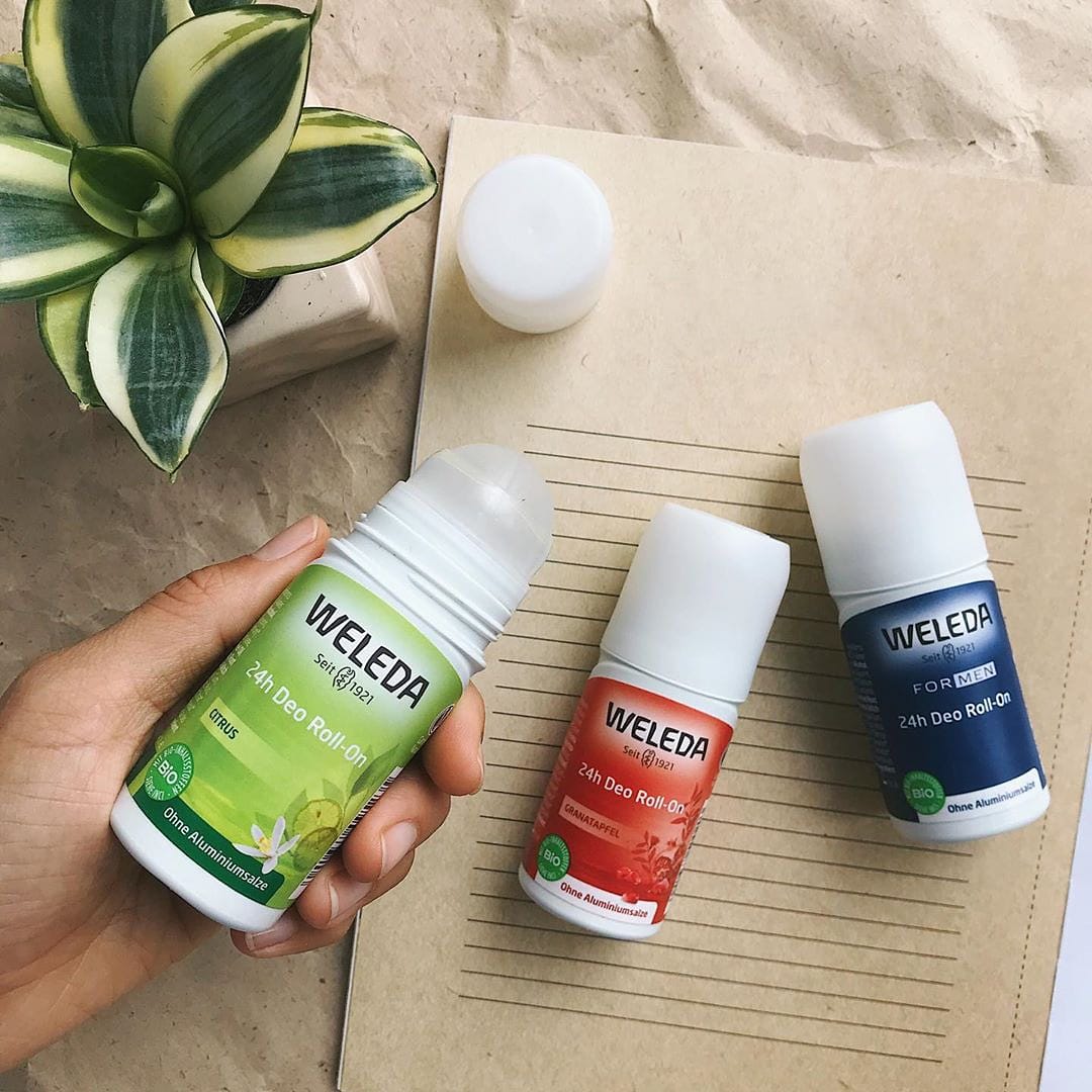 weleda_tr's tweet photo. Terlemeye karşı önlem alırken sen de roll-on kullananlardansan, Weleda Doğal Roll-on çeşitlerini tercih ederek terlemeyi engellemeyen doğal formül ile sağlıklı koruma sağlayabilirsin.
İçermez:
Alüminyum
Paraben
Fitalat
Sentetik Parfüm
Sentetik Boya
https://t.co/duHH82IYYI https://t.co/oVpHTL5eP8