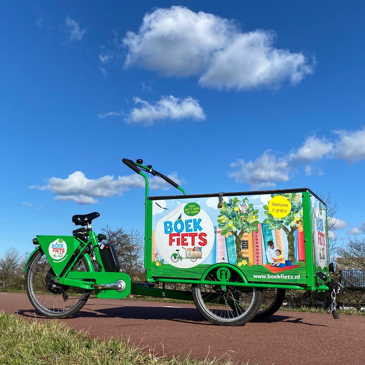 ☀️Wat een lekker Boekfietsweertje vandaag! 📚Rijdt De Boekfiets al in jouw regio? Meer informatie vind je op boekfiets.nl