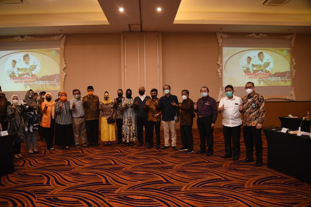 dewiasmara_id's tweet photo. Kunjungan Kerja Spesifik Komisi IX DPR RI ke Sukabumi, Jawa Barat, dalam rangka evaluasi program Bantuan Subsidi Upah dan Program Kartu Prakerja kepada Pekerja yang terdampak pandemi Covid-19.
#dewiasmara #sukabumi #golkar https://t.co/hK1Z9dNfIH