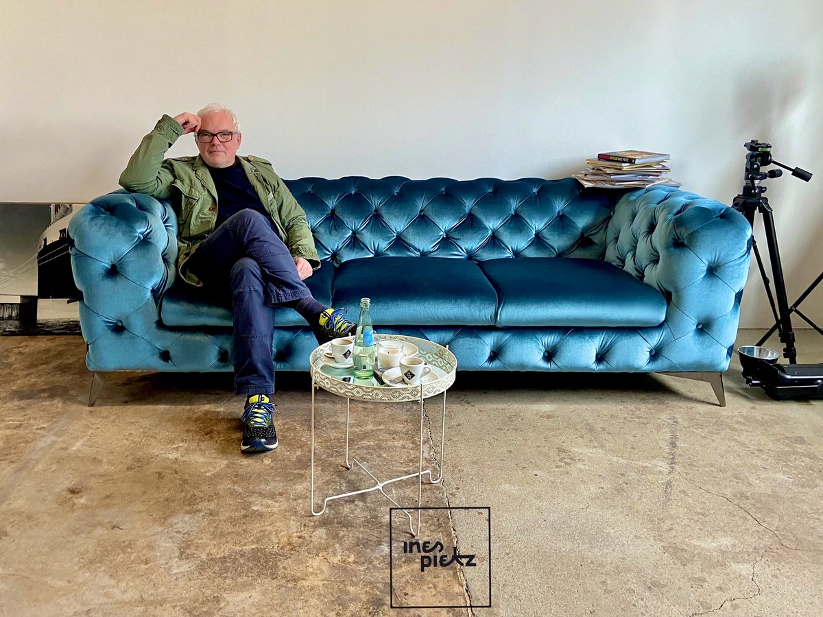ipietz_de's tweet photo. Faces on my prominent sofa - Today with Konrad 📸
Thank you for the creative exchange, shortly before the weekend. I was very happy 🤗
#kreativeköpfe #frankfurtammain #bluesofa #facesoftheworld https://t.co/Y02OShyuCl