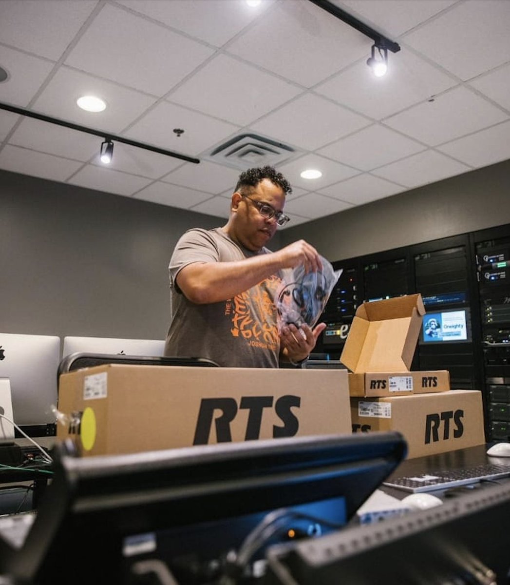 Unboxing RTS systems ready for a new comms upgrade! 

📷from skylarkav on Instagram 

#RTS #RTSIntercoms #Comms #Audio #ProAudio