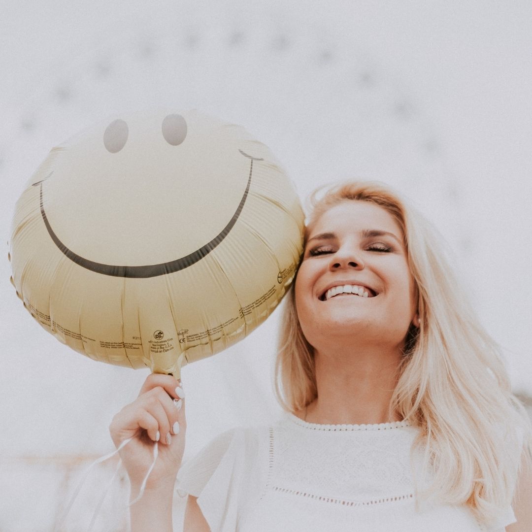 positivelifenu2's tweet photo. Did you that smiling is a 'natural drug'? 

Studies have shown smiling releases endorphins, natural painkillers, and serotonin (our happy hormone). These incredible transmitters make us feel amazing from head to toe, natural chemicals that improve our mood and relax our body. https://t.co/Xkb3RdRv53