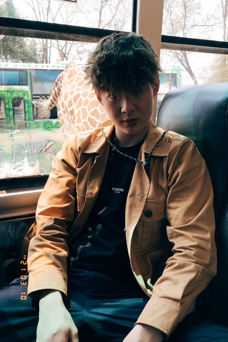 Saint_sup's tweet photo. ยีราฟอะคอยาว แต่ถ้าคิดถึงเราอะให้callมา #Saint_sup #MingEr https://t.co/pQQlhupSbT