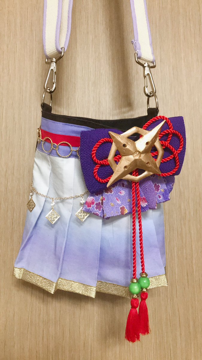 erucha_pya's tweet photo. ついでに過去作ったものもまた載っけとこ。
1年前のライブ用に作ったあやめ殿SSR「くのいちのいろは」をイメージして作ったペンラポーチ！！Growing Rock！最高でしたね…
あれからソロ曲が来て、2つめのSSRも来て、あやめP泣いちゃうよぉ！？
#アイマス手芸部
#デレマス手芸部
#浜口あやめ https://t.co/PUtCOBCvr6