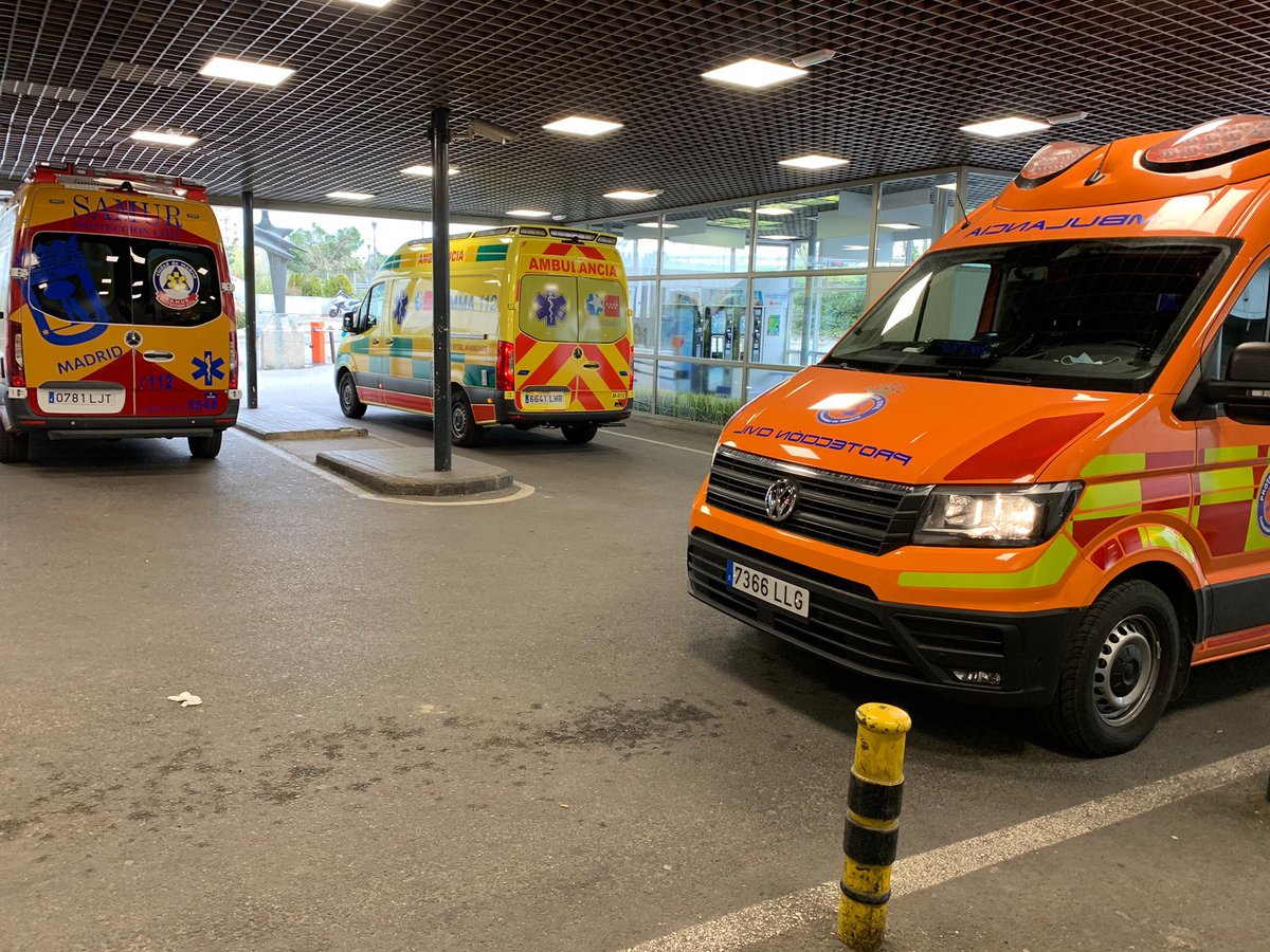 Pocos incidentes en la sierra durante esta jornada aunque algún susto ha habido. 
El dispositivo de #ERIVE junto a <a href="/protecivilrasca/">PC RASCAFRIA</a> atiende y traslada a una mujer con pérdida de conocimiento recuperada en un restaurante en Las Presillas #Rascafría. 

#LasProtesCuentan
#ASEM112