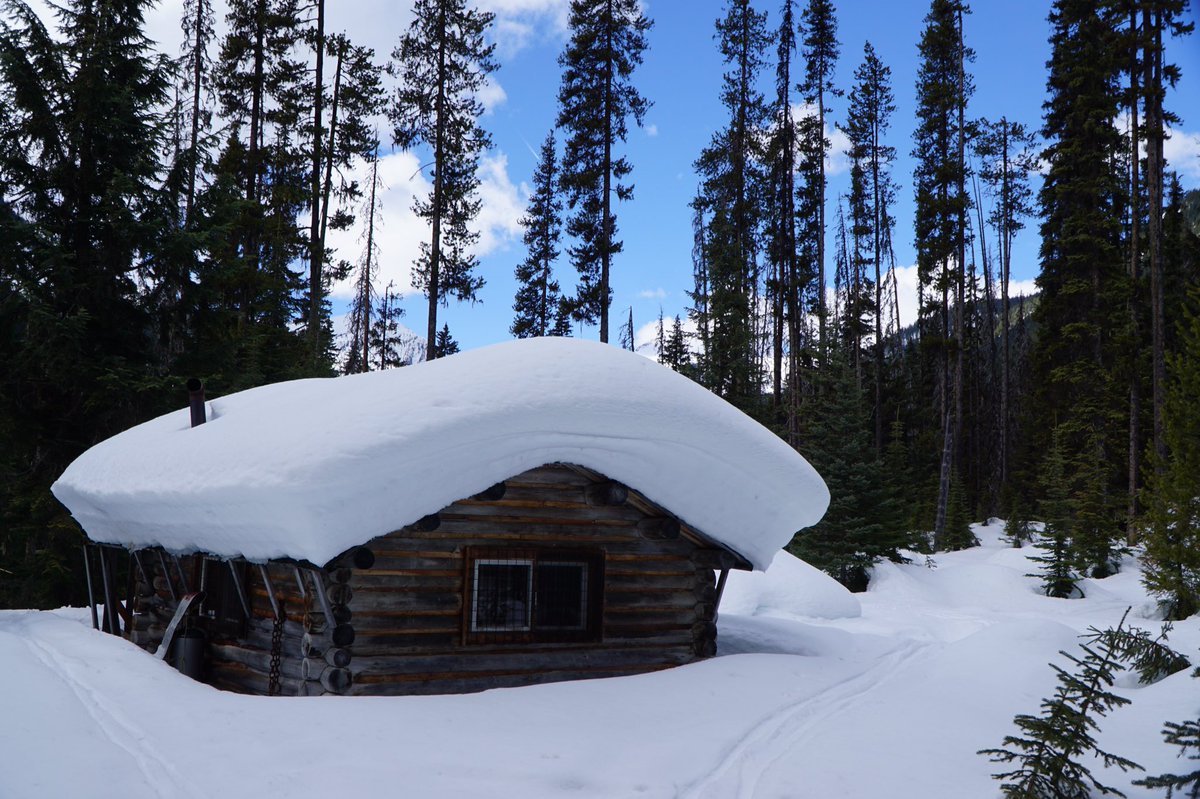 Good place to be for #InternationalSleepDay sound of the wood crackling in the stove @IAmASnowSeeker @Doc_Pow @hikebiketravel