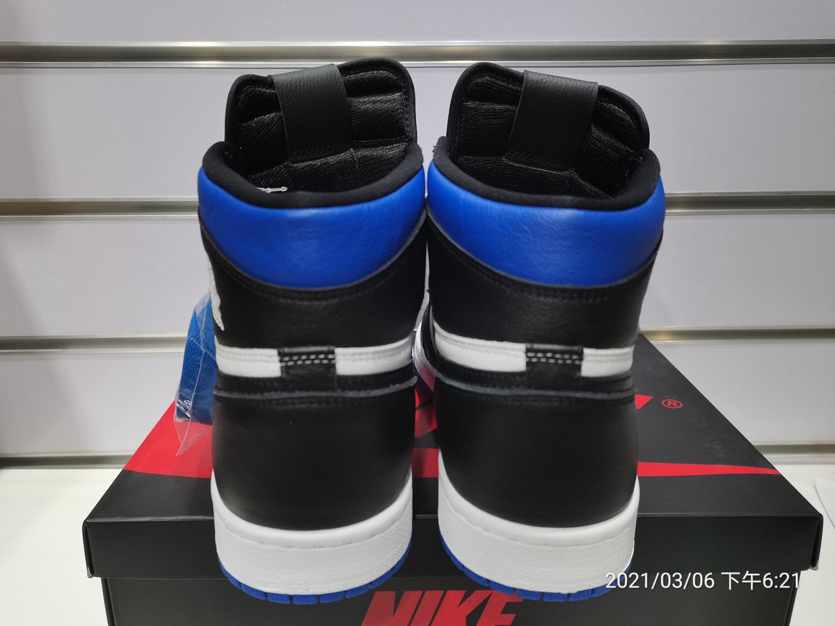 HypesneakerR's tweet photo. Air Jordan 1 Retro High Royal Toe
#hypesneaker #sneaker #sneakerhead #airjordan #royal #streetstyle #streetwear https://t.co/qL9lj63A2v