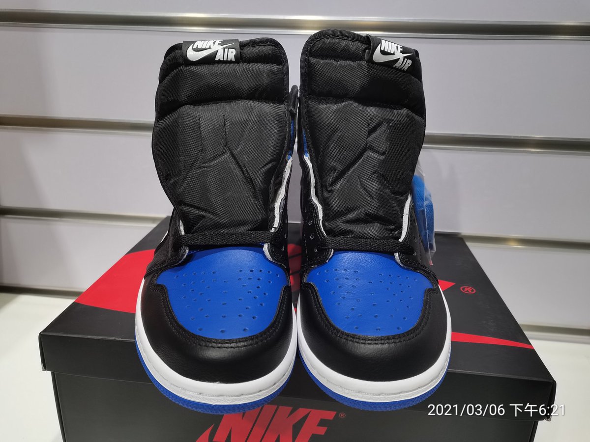 HypesneakerR's tweet photo. Air Jordan 1 Retro High Royal Toe
#hypesneaker #sneaker #sneakerhead #airjordan #royal #streetstyle #streetwear https://t.co/qL9lj63A2v