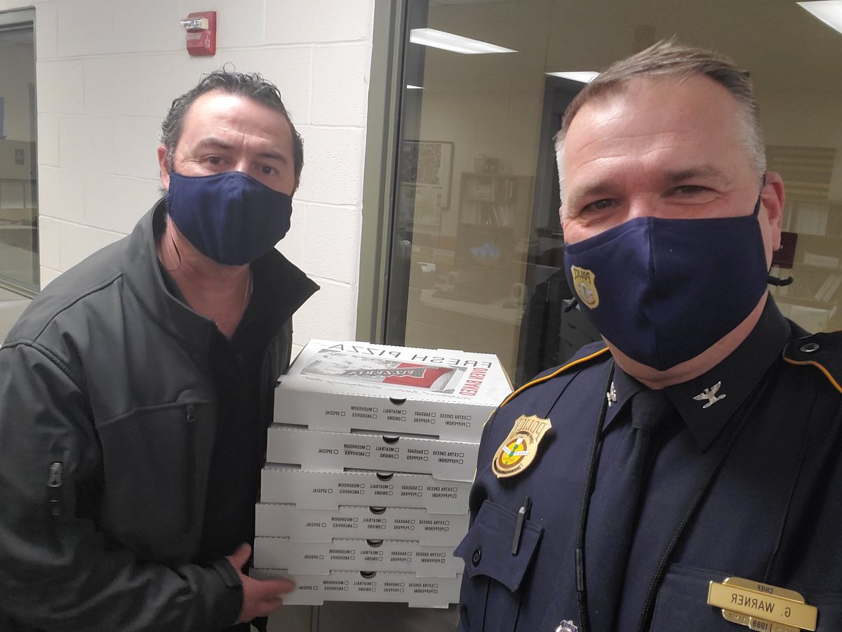 ChWarnerDTPD's tweet photo. Just had a delivery @DerryTownshipPD by Daphnos (John).  Ofcr. Shank helped track down the fraudulent use of a credit card belonging folks in Michigan that was used to buy a large order of  food here in Hershey.  The victim wanted to show their appreciation #PizzaFriday #DTPD https://t.co/aliUSSb8F4