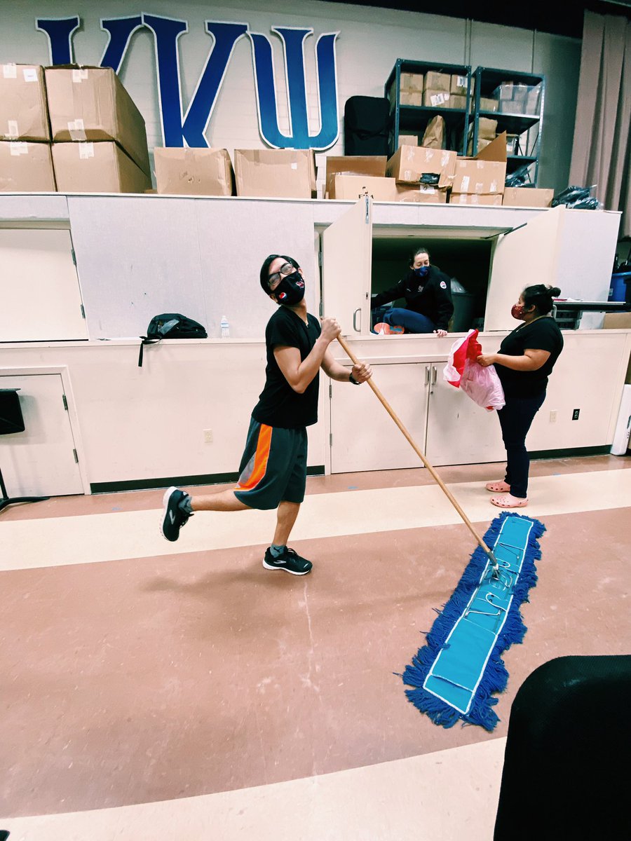 TBS_AY's tweet photo. 🤍💙Day 6: Generosity of Mind, Heart, and Hand🤍💙
The sisters were hard at work helping clean & organize the band hall as well as give our field signs a makeover 🤩
Much thanks to our helpers!
#TBΣ #AY #MLITB
#Celebrate75 #TBSigmaFoundersDay #4Gr8rBands #TBSigma75 #13DaysOfTBS https://t.co/i4MmR0eXIQ