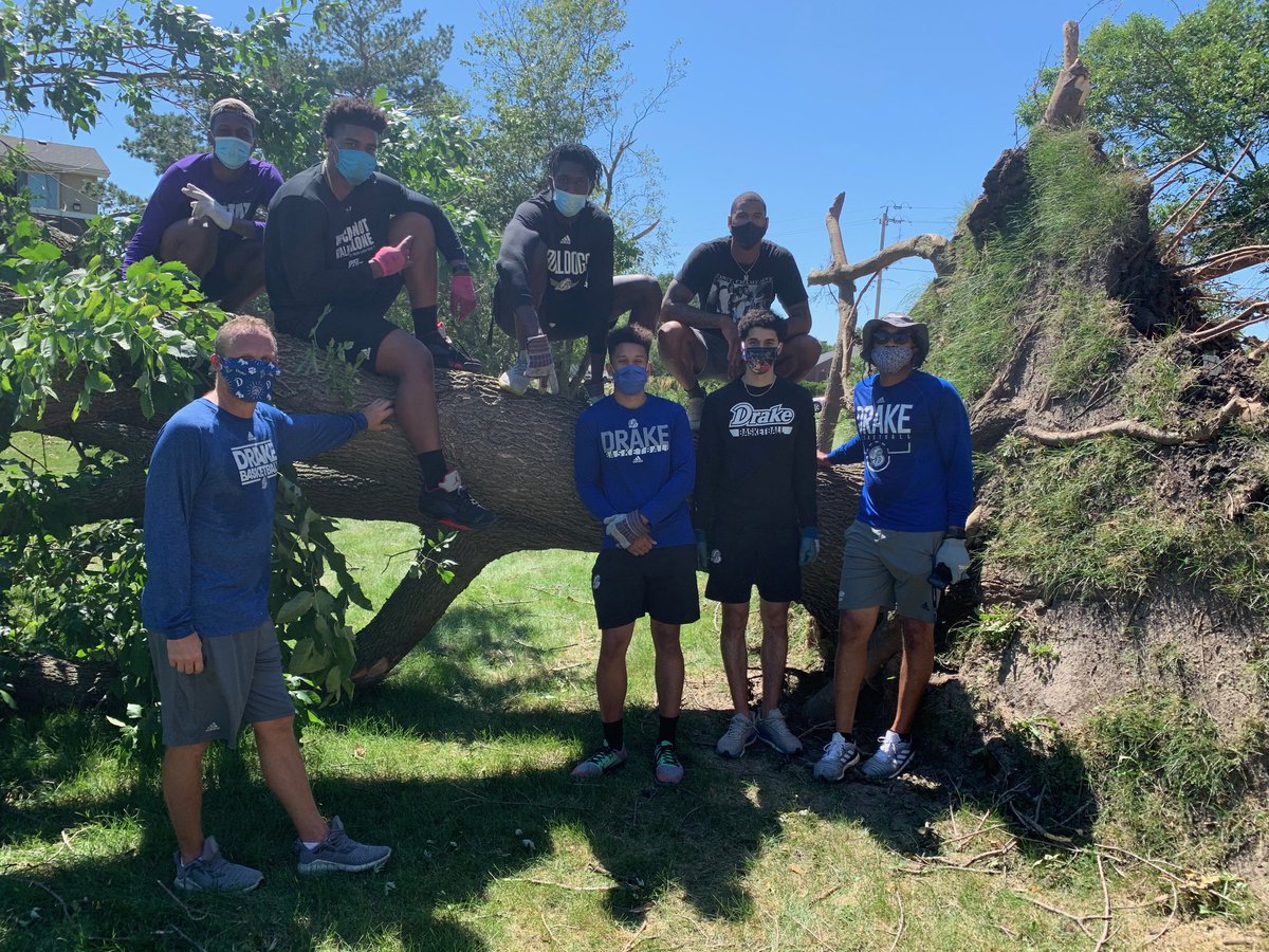 Congratulations Drake Bulldogs on your first NCAA Tournament win. Go get another one tomorrow!

Here are some of the Bulldogs helping us out after the Derecho in August. Not just basketball players and coaches. Good guys too! https://t.co/QywSofJd6S