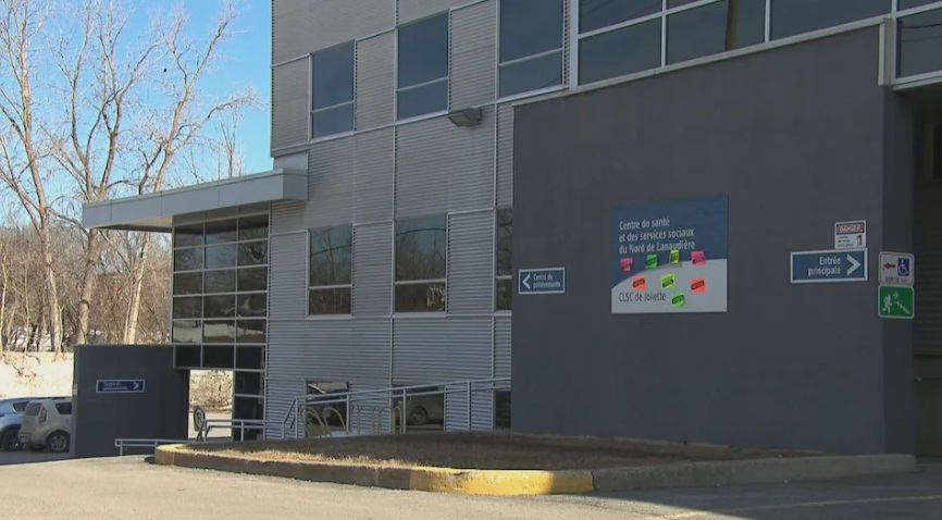 Nouveau développement dans Le syndicat des deux #infirmières congédiées en début de semaine à #Joliette pour leur attitude, jugée raciste, envers une patiente #atikamekw donne sa version des faits : j'en parle avec <a href="/Yessica_Chavez_/">Yessica Chavez</a> au <a href="/Radiojournal_RC/">Le Radiojournal</a> 12h sur <a href="/icircpremiere/">ICI Première</a>