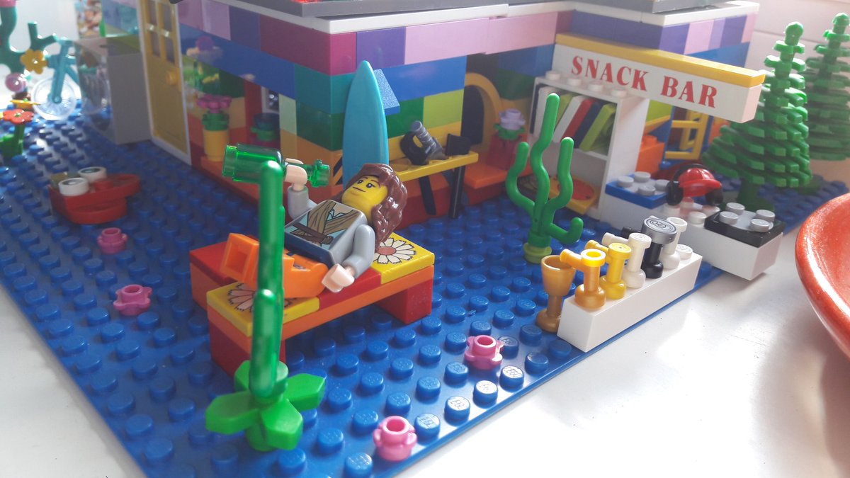 heikeontour's tweet photo. Falls ich eine Legohaus wäre...
#diy #lego #rainbow #vinyl #heart #tantenzeit #oldschool #likeachild #colour #smile https://t.co/WgkkeVxELC