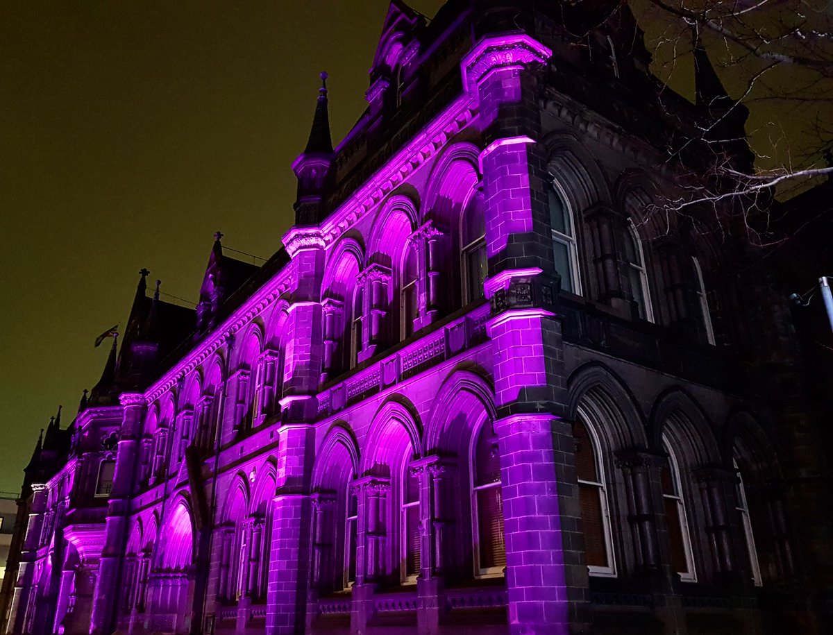 wearembro's tweet image. Lights alive 💜 @mbro_townhall is looking fabulous lit up in purple for #CensusDay 💜

Have you filled yours in yet? Consider this your handy reminder 😃 

Click here to get started &amp;gt; census.gov.uk