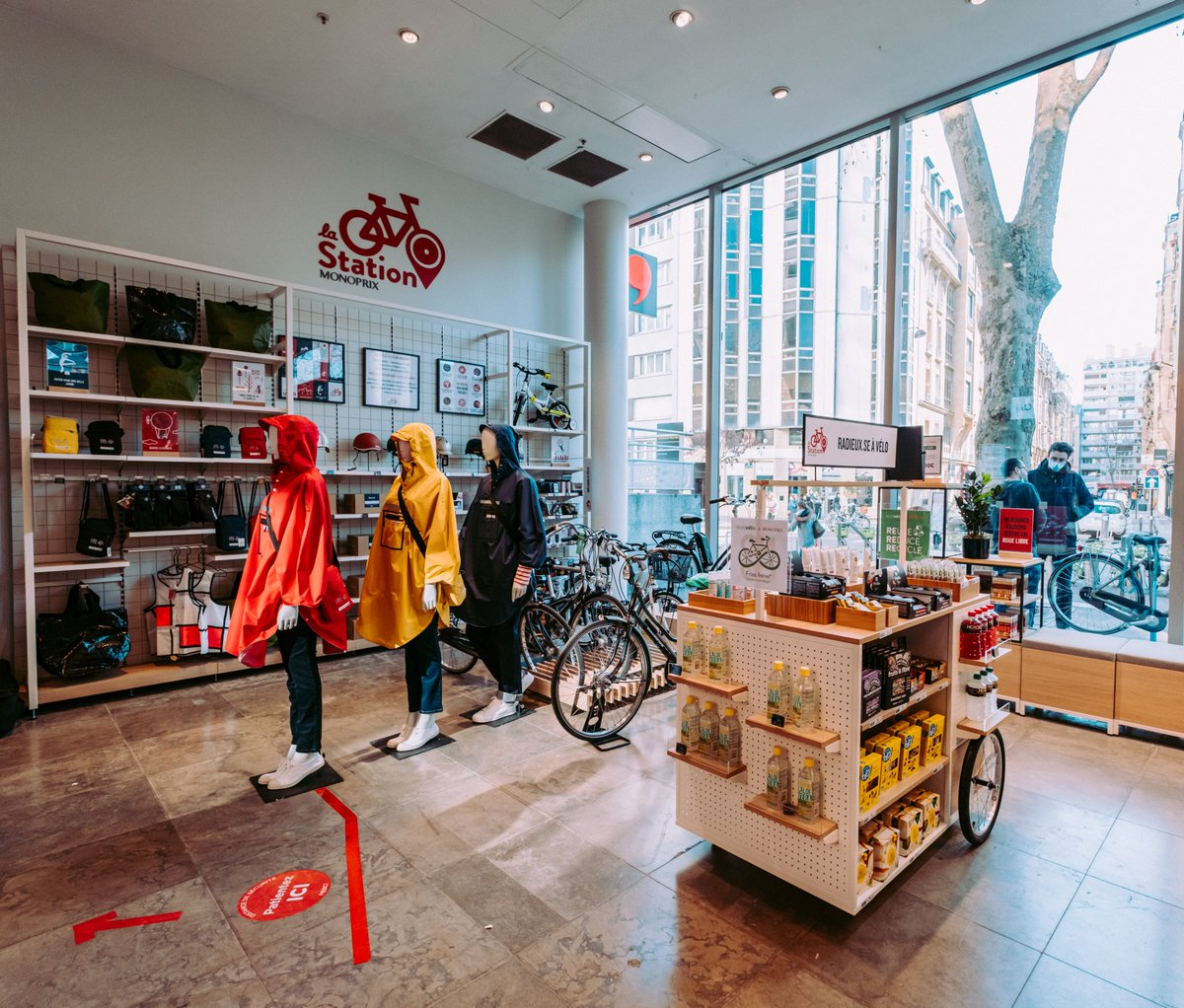 <a href="/Monoprix/">Monoprix</a> sort de son pré carré alimentaire et de la décoration pour investir de nouveaux marchés. La mobilité est le 1er nouveau business, la santé arrivera prochainement. Le but ? Être au service des urbains. Tous les détails => republik-retail.fr/strategie-reta… #retail #innovation