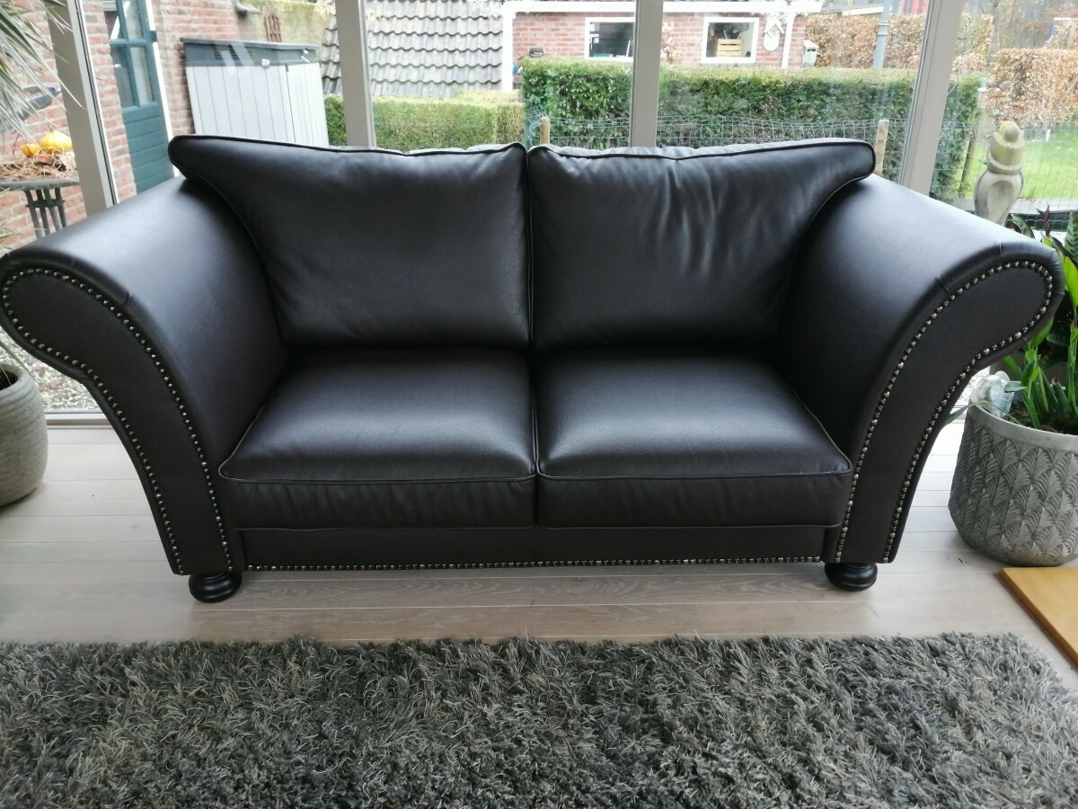 mooie stoere bank: Reageren of meer informatie? Klik hier 👉 Mooie, bijzondere bank van het bekende merk Urban sofa. Ziet er nog mooi uit, geen ingezakte zitkussens. koopplein.nl/coevorden/2381… <<< info in de link.