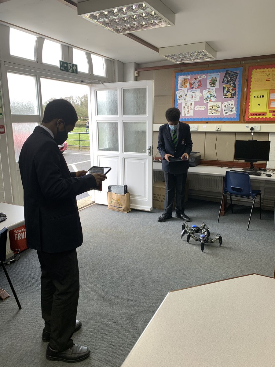 RHS_CompSci's tweet image. @RHS_CompSci so great to see our Y8 coding club enjoying using the raspberry pi’s and coding the drone and mekamon robot @RHSSuffolk #welovecoding
