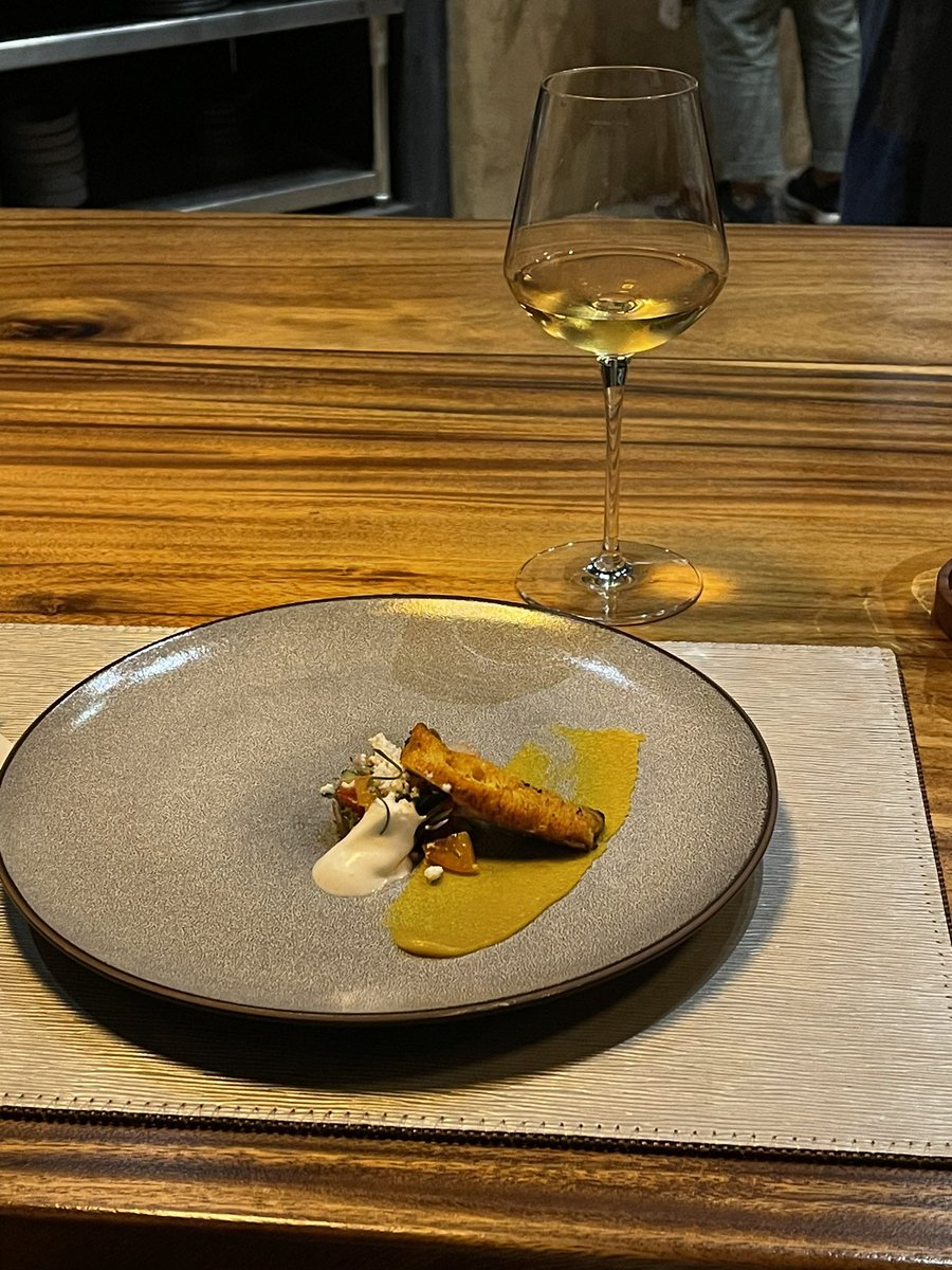 t_theps's tweet photo. Locus : เชียงราย อร่อยชิบหาย ดีตั้งแต่หน้าร้าน อาหารเหนือร่วมสมัยแบบ Chef Table 10 คอร์ส แค่ 1,900 บาท แล้วเมนูจะเปลี่ยนทุกเดือน ไม่มีซ้ำแน่นอน @aroii #อร่อยบอกต่อ #รีวิวเชียงราย https://t.co/tD8L4LQ8wV
