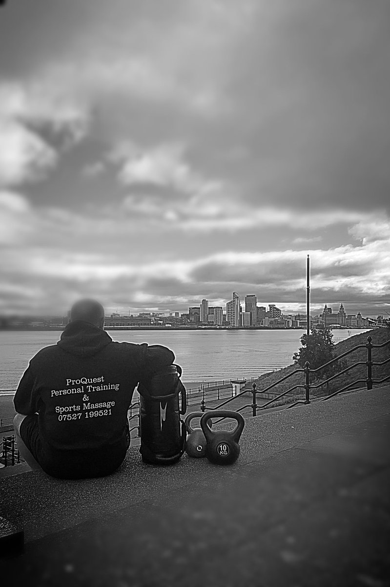 Sometimes it’s good to just take in the view after a workout. #wirral #liverpool #wallaseytownhallsteps #wallasey #pt #outdoorgym #workout #health #fitness #gym #mindset #kaizenmindset