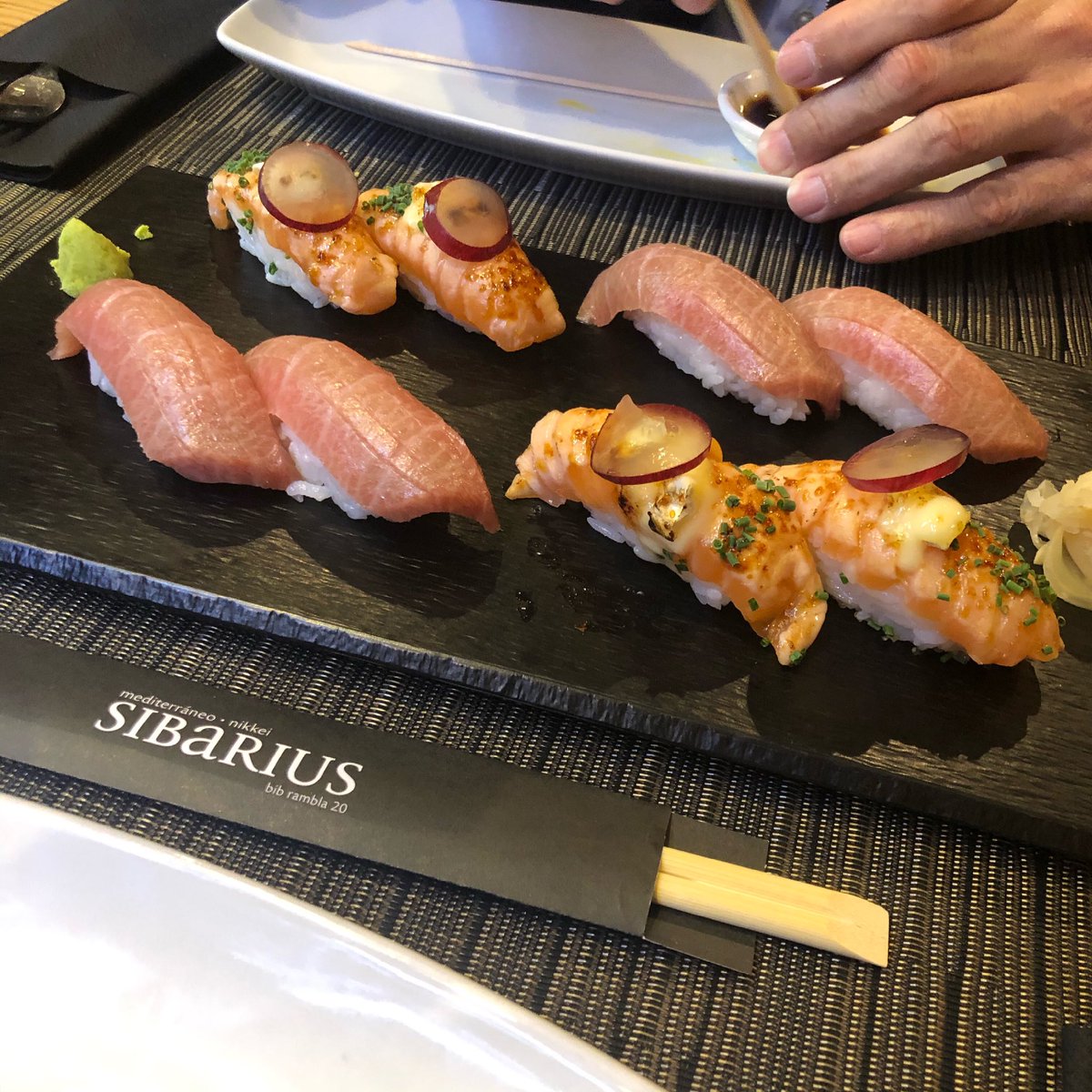 Vuelven las cenas a Sibarius!
Puedes hacer tu reserva en nuestra web restaurantessibarius.com o en el 958 222 796.
#granada #sibarius #restaurantesibarius #granadatakeaway #sushigranada #niguiri #atunrojosalvajedealmadraba #andaluciasegura #salvemoslahostelería