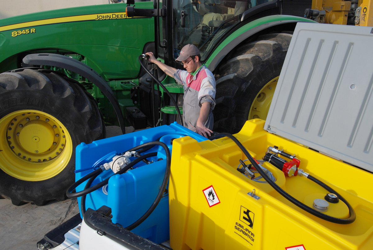 HLSToolStore's tweet photo. Our range of Carrytanks make refuelling from a wide range of vehicles easy.
• Electric pump, 3mtr hose and nozzle for easy refuelling
• Diesel, Petrol or AdBlue
• 220 or 440 litre
https://t.co/YYig8yY9pt

#revolutioniseyourrefuelling #plantmachinery #farming #fuelsolutions https://t.co/wICWWlrecb