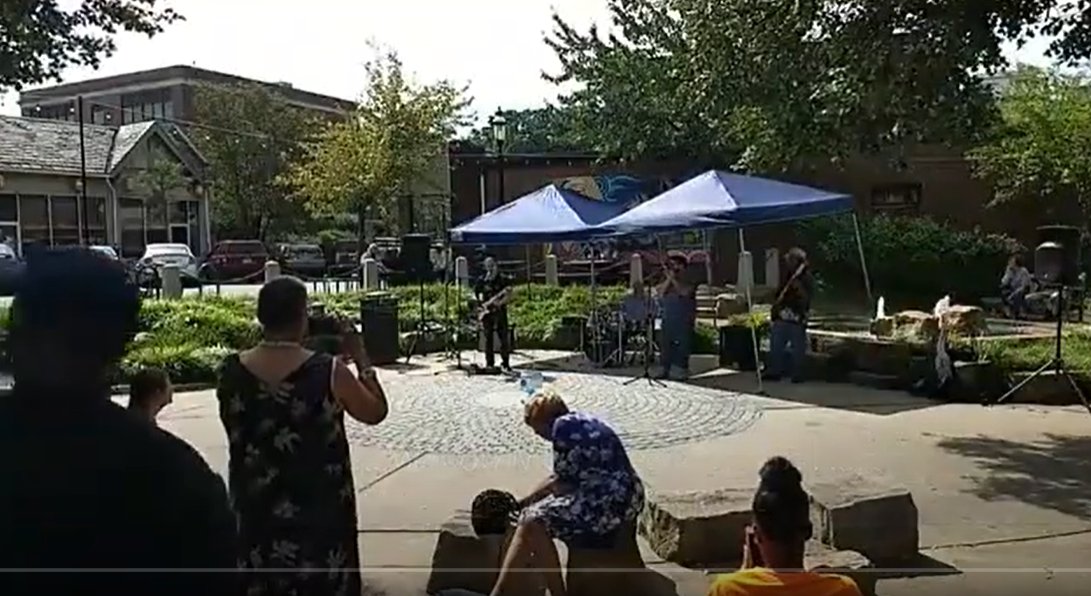 JerseyIndie's tweet photo. In #SouthOrange, NJ, local folks, government and business folks got together, got very creative in helping #smallbusinesses thrive and came up with a few different ways to keep the #music alive...

https://t.co/ucNfsL6PJB

By @gregoryburrus

#NewJersey #shopnj #njsmallbusiness https://t.co/GRmvu30wJZ