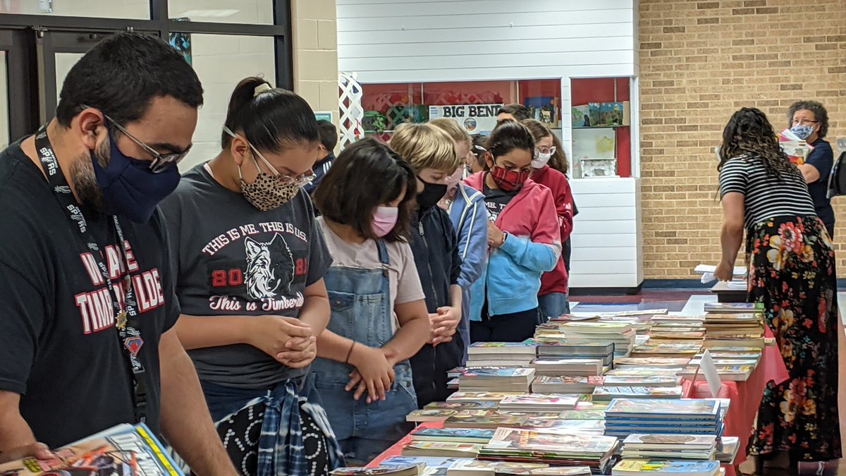 rossaries3's tweet photo. Timberwilde Book Giveaway ~ Read 21 in 21 
Thank you teachers for the book donations. Thank you 
Mr. Rodriguez for being the leader of the pack. Our timberwolves are excited to read new books!! #northsidereads21in2021 @nisdelemelar @NISDTimberwilde @StevensNISD https://t.co/KeDRmVjPNe