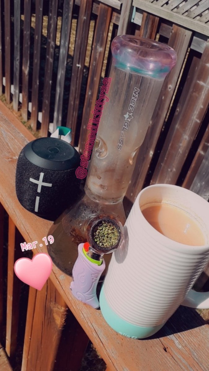 StonedKitty22's tweet photo. Loving the weather this afternoon! Definitely soaking up the sun today!

#fueledbyteaandweed #ganjagirl #stonergirl #medicatedforyoursafety #weedismedicine #soakingupsun #sunshineismedicine #daddysganjababy #daddysstonerbaby https://t.co/RfvdjKDgbW