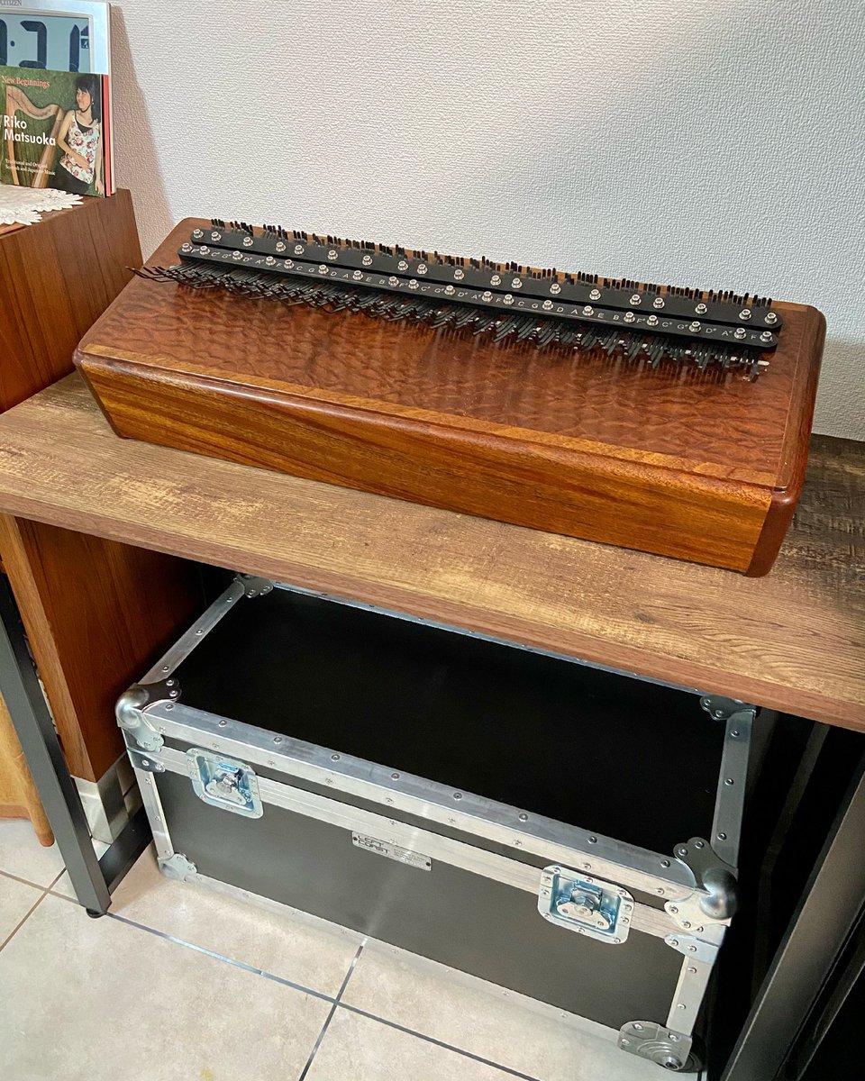 HarperYoshie's tweet image. 帰宅したら、アレイムビラのためのテーブルが、組み立てられ、アレイムビラが鎮座しておりました✨

サイズはピッタリ✨

#アレイムビラ
#arraymbira