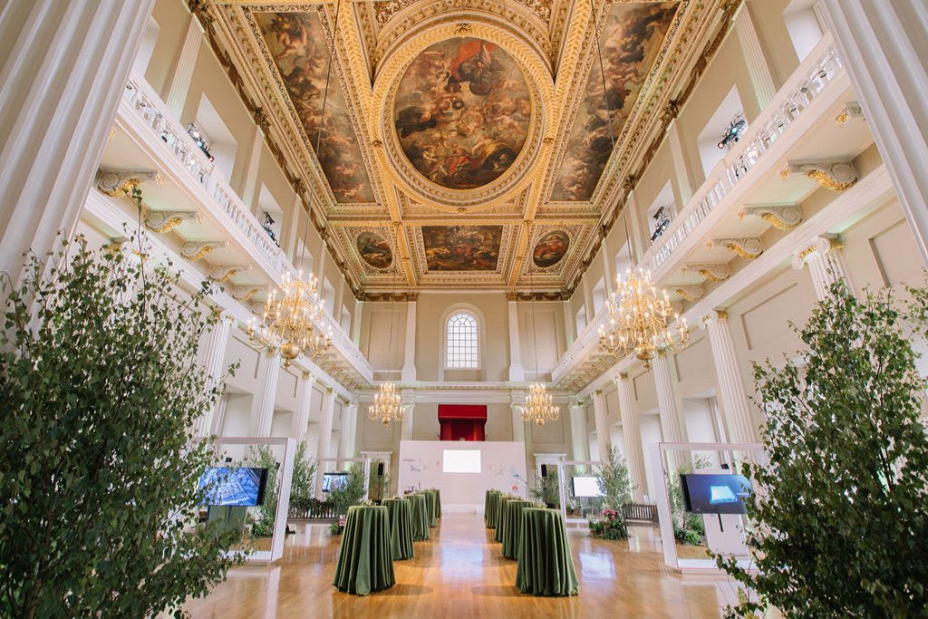 With 28 bright and beautiful windows there are plenty of ways to get the sunshine in at #BanquetingHouse ☀️💫👑
📸 @hollyclarkphotography
🍽<a href="/FoodShow_ltd/">Food Show</a> 
💡<a href="/BespokeEvents/">BespokeEventsLondon</a> 
💐<a href="/LavenderGreen0/">Lavender Green Flowers</a>