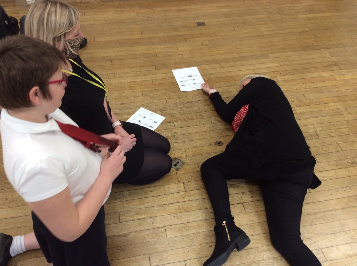 National_Y5's tweet image. Year 5 have been learning how to put each other in the recovery position and deal in a calm manner if faced with an emergency @National_Y5 @National_Junior