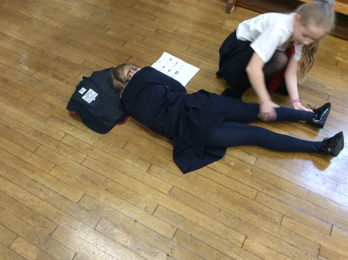 National_Y5's tweet image. Year 5 have been learning how to put each other in the recovery position and deal in a calm manner if faced with an emergency @National_Y5 @National_Junior
