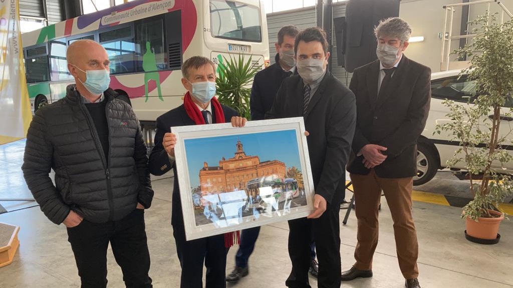 Joaquim_PUEYO's tweet photo. Aujourd’hui, nous avons inauguré le nouveau dépôt des bus Alto, équipement structurant pour la CUA et son réseau de transport urbain.
Ce site s’inscrit pleinement dans le respect de l’environnement et des économies d’énergie, en adéquation avec notre plan de territoire. https://t.co/RxP8iernQK
