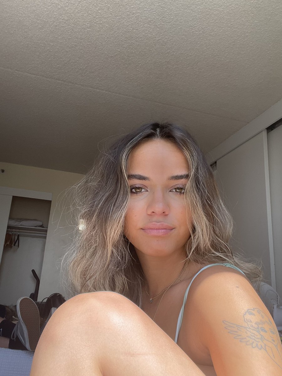 i z z y (@izzybellelinton) on Twitter photo 