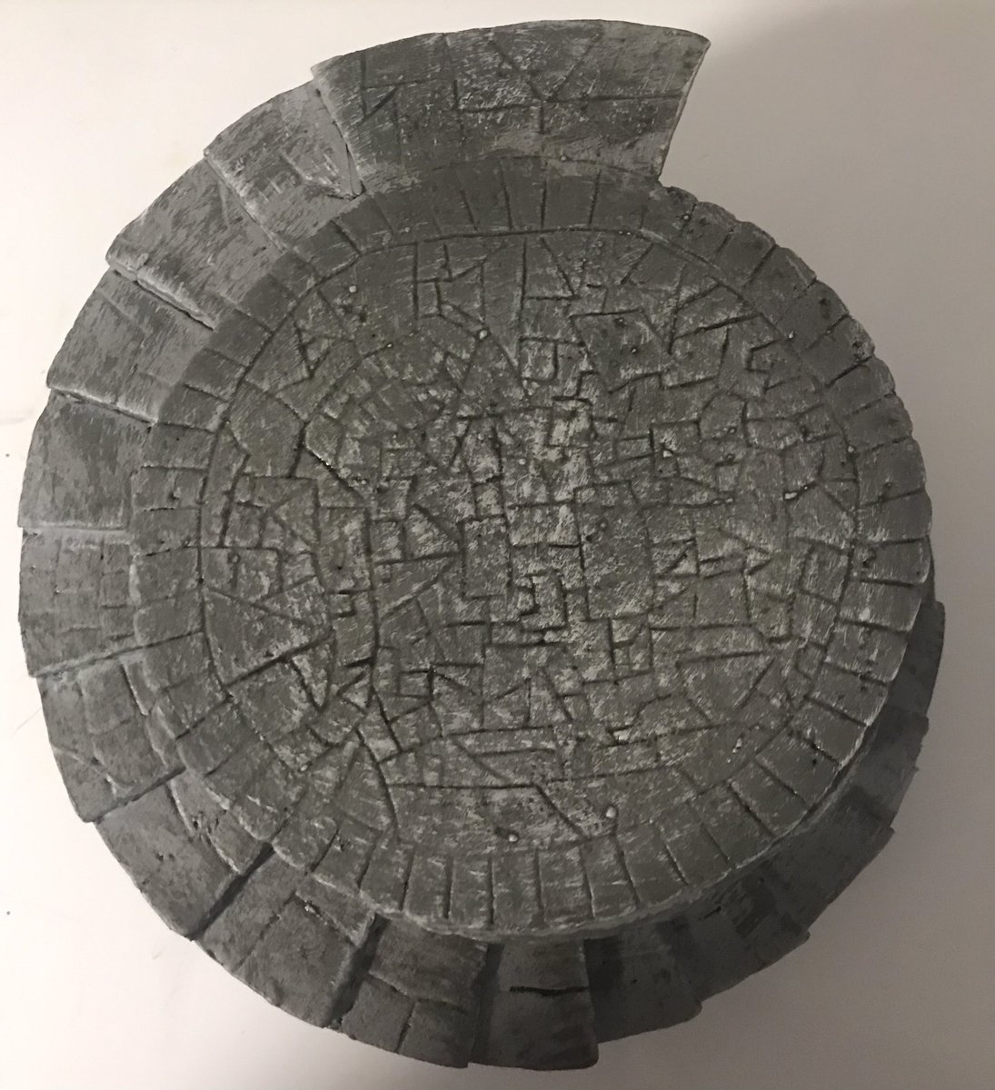 Galaxy_Junkyard's tweet photo. First #DnD #craft project is complete.
Not perfect, but it will do
#BlackMagicCraft https://t.co/NJUz0JyUji