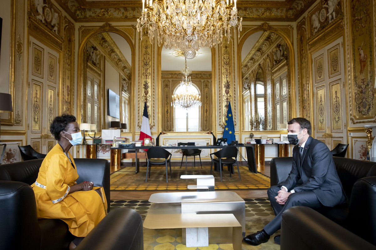 OIFrancophonie's tweet photo. .@LMushikiwabo a été reçue ce jour par @EmmanuelMacron. Une rencontre qui a permis de réaffirmer l’importance de faire vivre la #Francophonie en #France &amp; dans le monde, de célébrer la diversité et solidarité francophone à la veille de la Journée internationale de la Francophonie https://t.co/sFzYucaAuL