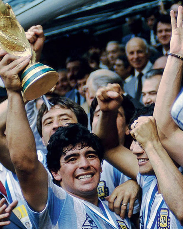 DerniersDefs's tweet photo. 🇦🇷 | Argentine

👕 | Équipementier de l'Albiceleste à l'époque, Le Coq sportif a décidé de rendre hommage à la légende Diego Armando Maradona à l'occasion des 35 ans du triomphe de 1984 avec un t-shirt réplique du mythique maillot. https://t.co/ISuii6bYTK