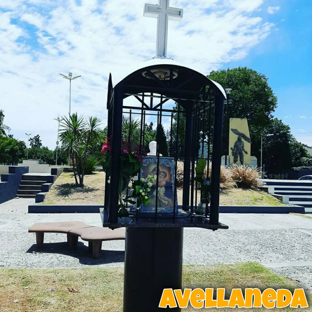 VeraAlbamonte's tweet photo. (2/2) 
Los invito a mirar el relevamiento realizado hasta el momento 👉(link en mi perfil)
También los invito a mandarnos fotos de toda la iconografía religiosa que vean por la calle a:   👇👇👇
espaciopublicolaico@gmail.com 

@ComisionAmba 

#SeraLaico ✊🧡 https://t.co/7BVuQLJy7X