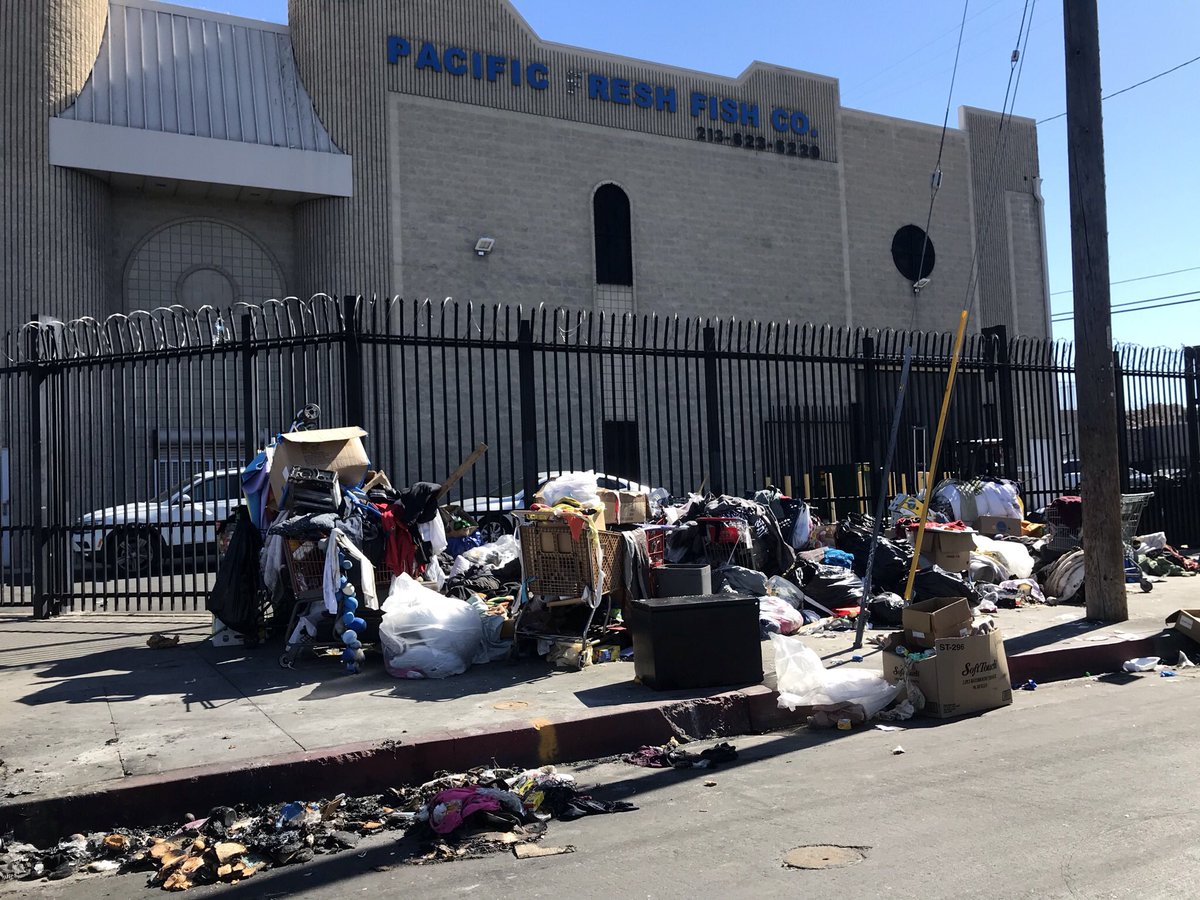 perithelabel's tweet photo. @MayorOfLA @ericgarcetti and a few more pics of a day in the life of driving around LA.. How about that Echo Park - Park OR #dtlafashiondistric OR under every overpass.. in LA #tentcity 
What are you doing about this? https://t.co/Ih4lz7lZ6c