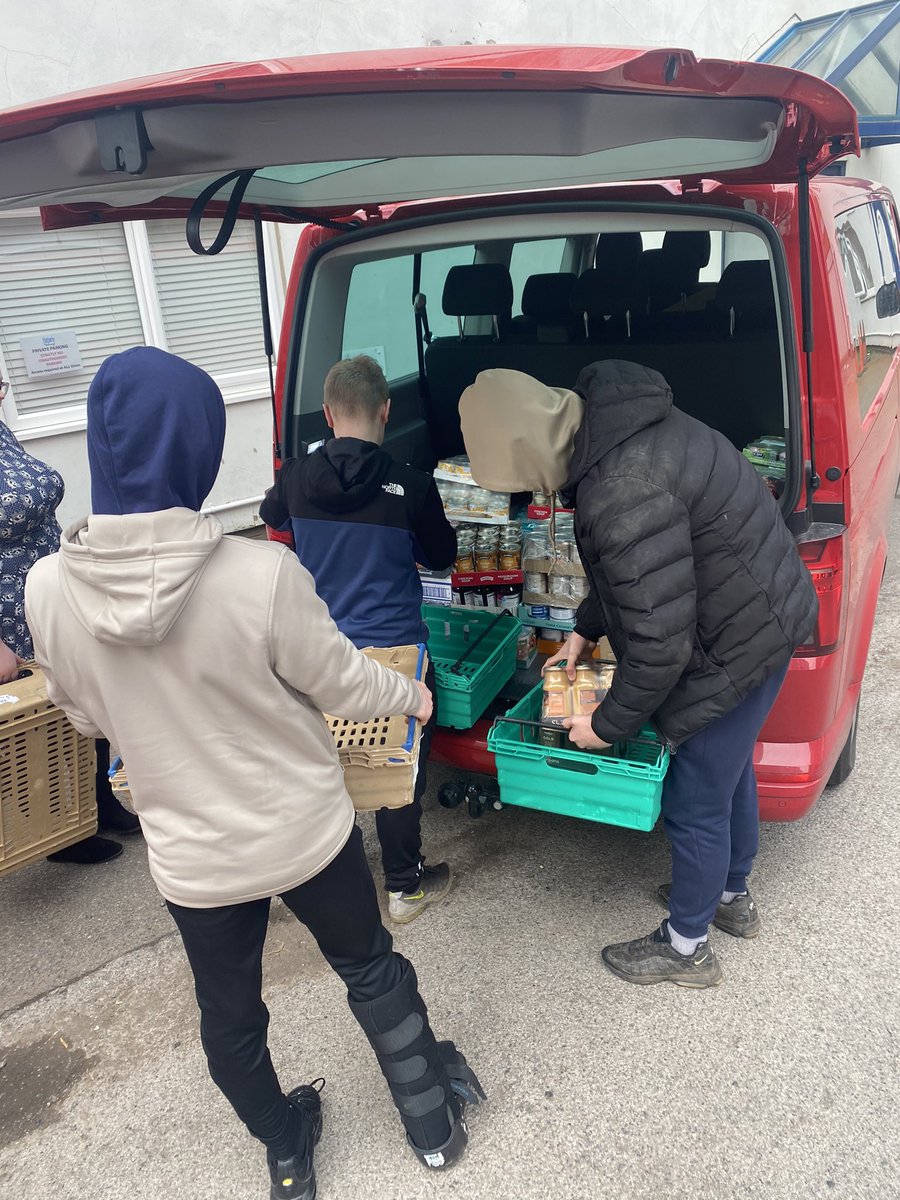futurepathways_'s tweet image. Every week our amazing learners lend a hand with our food bank effort. It’s sorted into packages then collected and distributed by our volunteers to deliver to over 35 families across the borough. 

I’m so proud of all involved. It helps so many families.