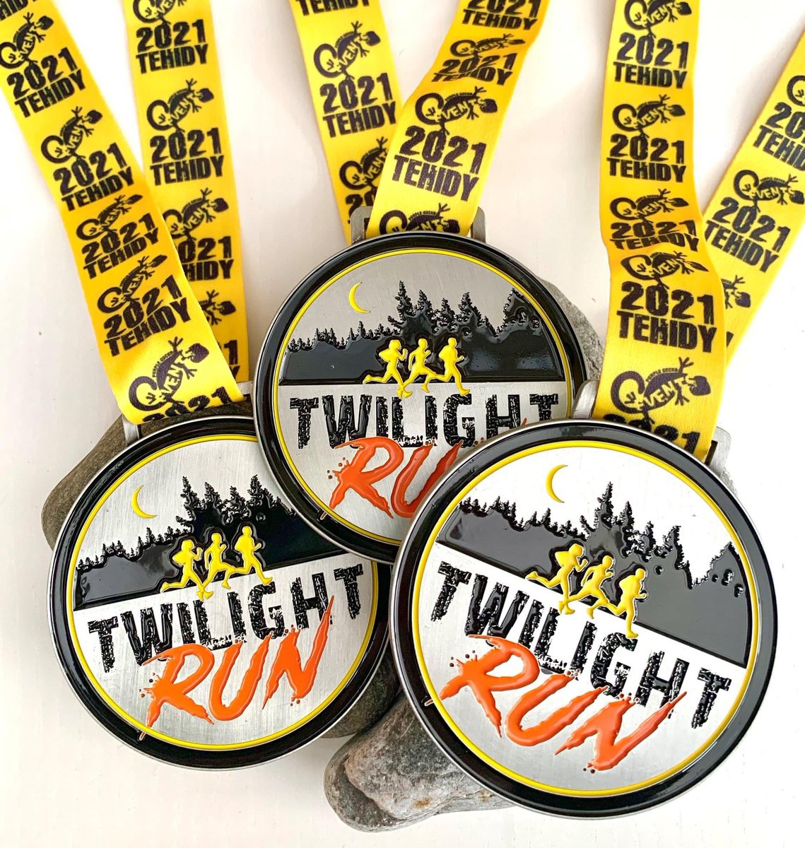 PurpleGeckoEven's tweet photo. #purplegeckoevents #purplegecko #trailrunning #tehidy #tehidytwilight #twilightrun #firsteventback #eventsarego #trailrunningcornwall
#medals #bling #prizestobewon
More info over on https://t.co/2OT0eIqrwP https://t.co/4VxZIex02v