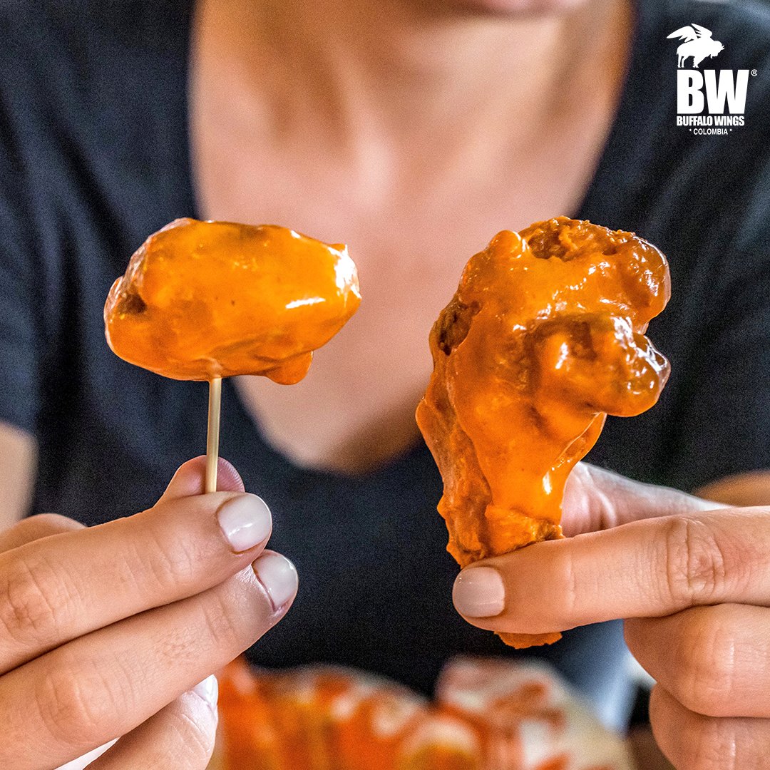 BuffaloWingscol's tweet photo. Mientras WA y IG vuelven a la normalidad, les tenemos una pregunta seria: Ustedes qué escogen ¿Alas o Chunks? 🤔
#ParcheBW #TheChickenWingsExperts https://t.co/dEAt8mMISM