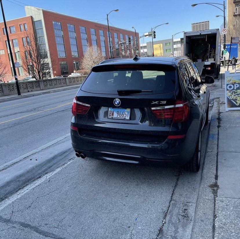 This location has been a problem spot for YEARS and after numerous complaints, the bike lane in front of these businesses are still blocked. <a href="/SigchoFor25/">Alderman Byron Sigcho Lopez for the 25th Ward</a> what can be done to clear the protected bike lane on Harrison &amp; Clinton? Photo cred <a href="/bikelaneuprise/">Bike Lane Uprising®</a>