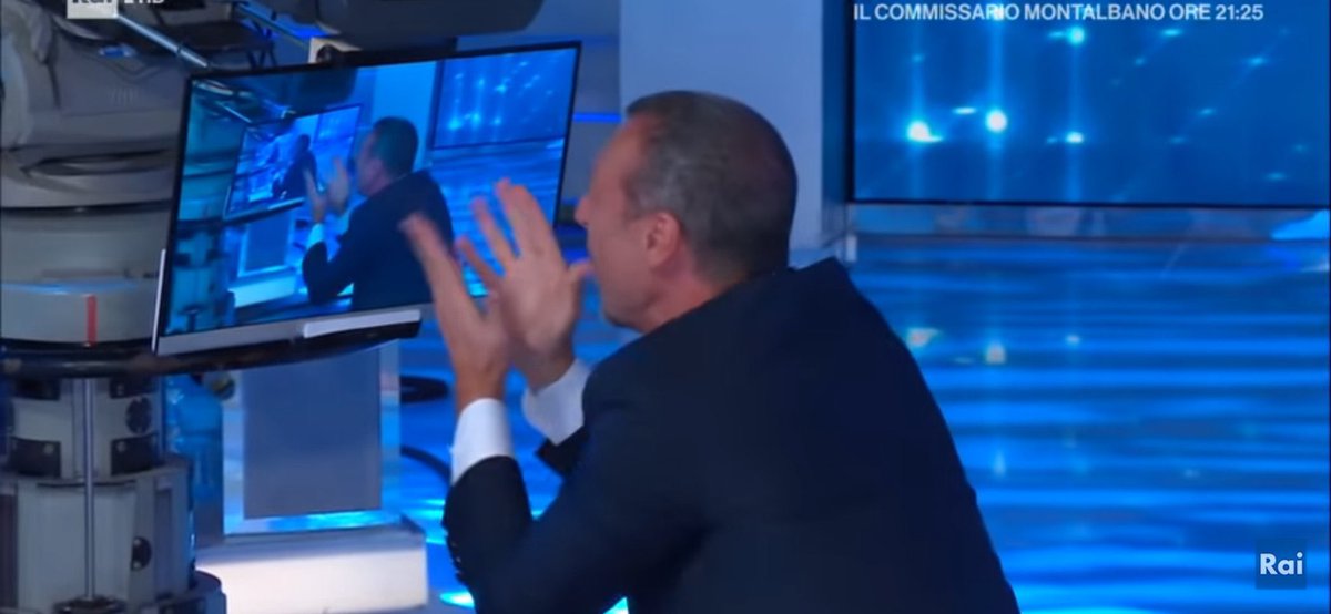 Chi non ha TWITTER adesso sta più o meno così: 
 #whatsappdown #instagramdown