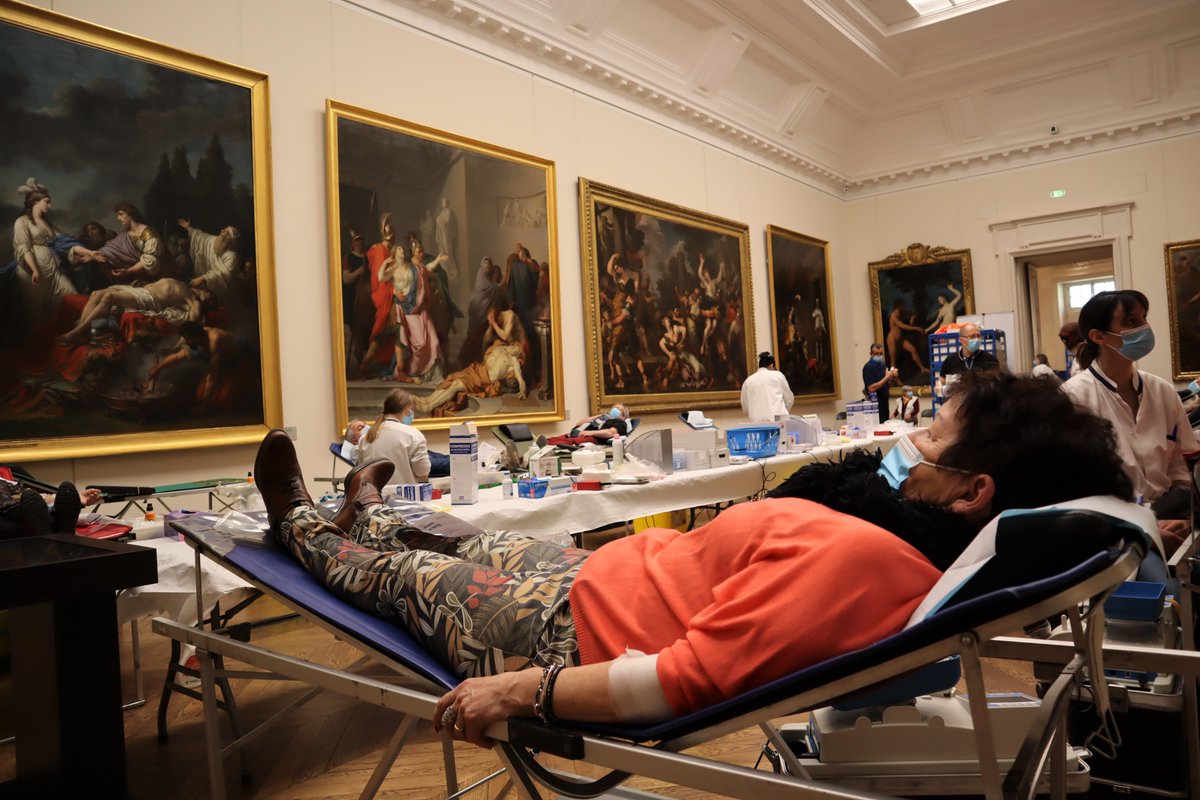 Quand le musée des Beaux-Arts de Dijon accueille une collecte de sang... Moment inédit et exceptionnel auquel 97 donneurs ont répondu présent.