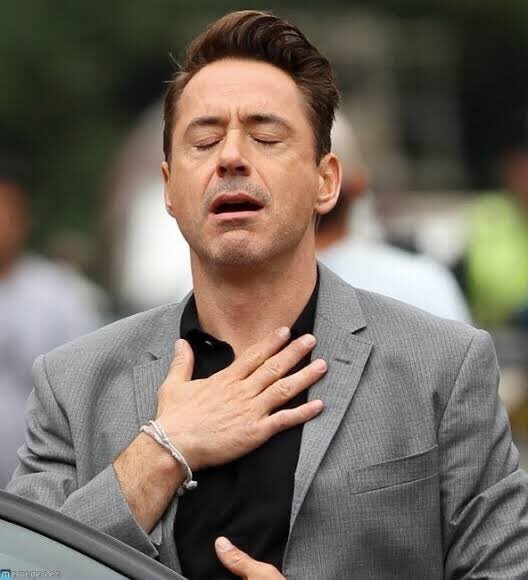 PudinaJalebi's tweet photo. Me after coming to Twitter and seeing everyone’s WhatsApp is down and not just mine #whatsappdown https://t.co/LXTzlB8u3i