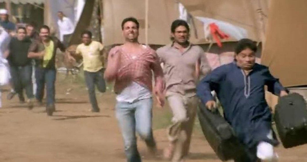 QamarUlNisa's tweet photo. Me running to twitter to check what happened to WhatsApp &amp; Instagram. #WhatsAppdown #Instagramdown https://t.co/zntuTDYhzh