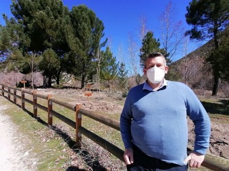 CsGranada_prov's tweet photo. 🗞️Quéntar ‘recoge el guante’ de la iniciativa de Cs en @dipgra y planta 200 árboles en Aguas Blancas

🗣️ @franciscodequen, portavoz de @CsQuentar y alcalde de la localidad.

https://t.co/gsGqxPJfsA https://t.co/1PD45hXXs0