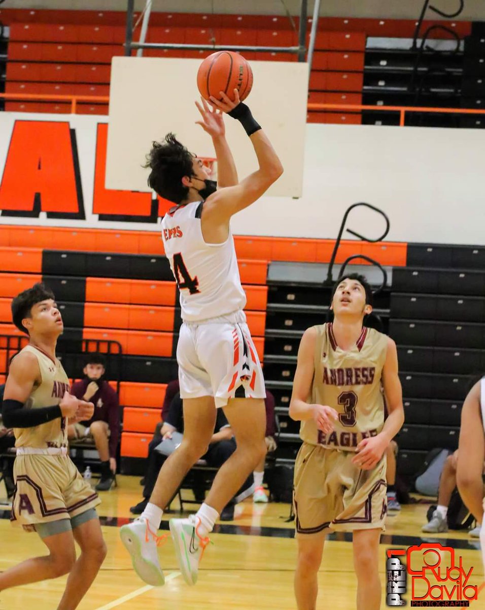 ElPasoHSMBB's tweet photo. Tiger Basketball juniors Jack Norton and Eddie Lopez were District 1-5A honorable mention honorees for their efforts during this past season. https://t.co/OTVKCxZ0lQ